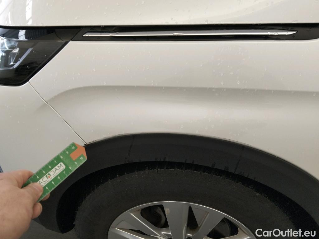  Peugeot  5008 PEUGEOT  / 2020 / 5P / todoterreno 1.2 PureTech 96KW S&S Active Pack EAT8 #4