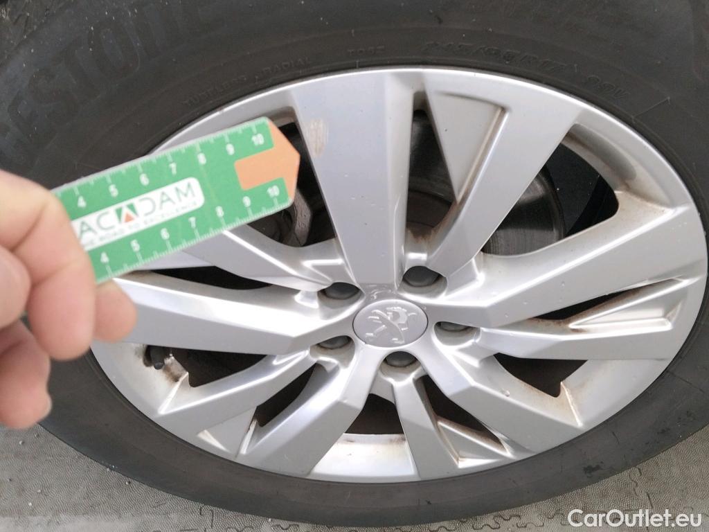  Peugeot  5008 PEUGEOT  / 2020 / 5P / todoterreno 1.2 PureTech 96KW S&S Active Pack EAT8 #22