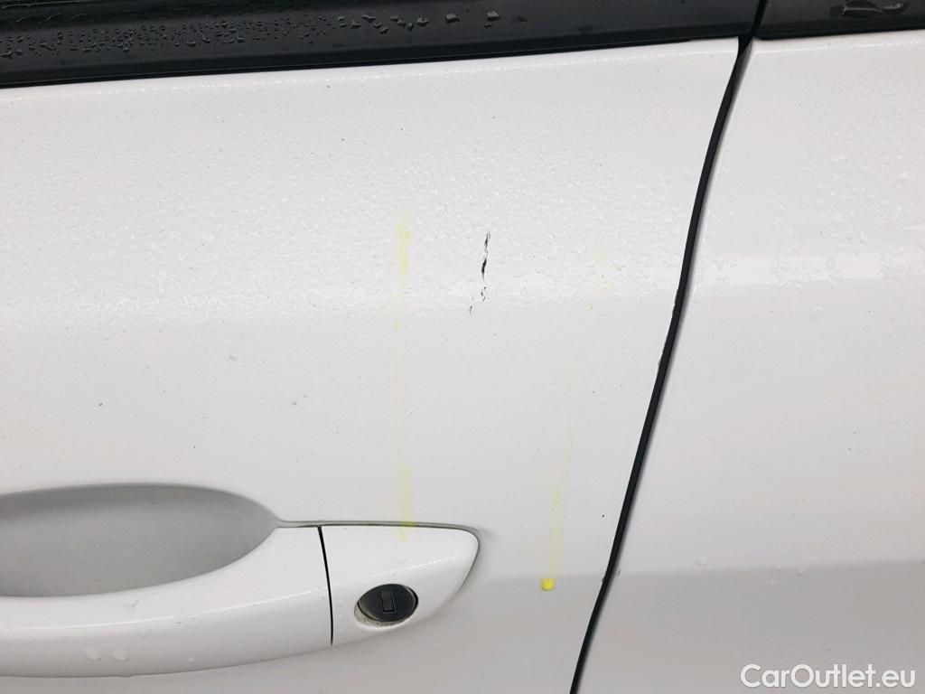  Peugeot  308 PEUGEOT  / 2017 / 5P / berlina con portón 5P Style BlueHDi 100 S&S 6 Vel. MAN #25