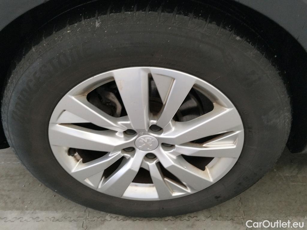  Peugeot  5008 PEUGEOT  / 2020 / 5P / todoterreno 1.2 PureTech 96KW S&S Active Pack EAT8 #21