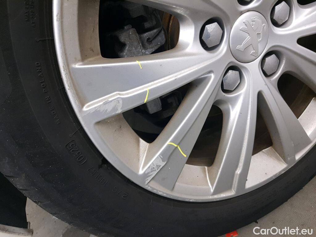  Peugeot  308 PEUGEOT  / 2017 / 5P / berlina con portón 5P Style BlueHDi 100 S&S 6 Vel. MAN #15