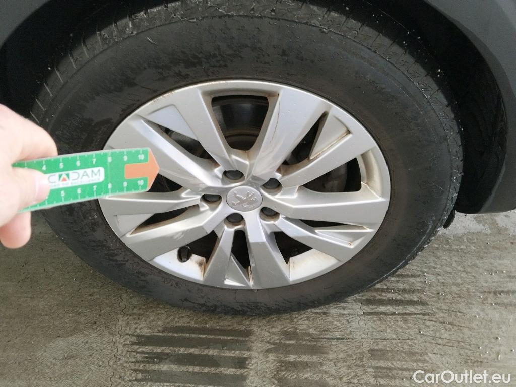  Peugeot  5008 PEUGEOT  / 2020 / 5P / todoterreno 1.2 PureTech 96KW S&S Active Pack EAT8 #8