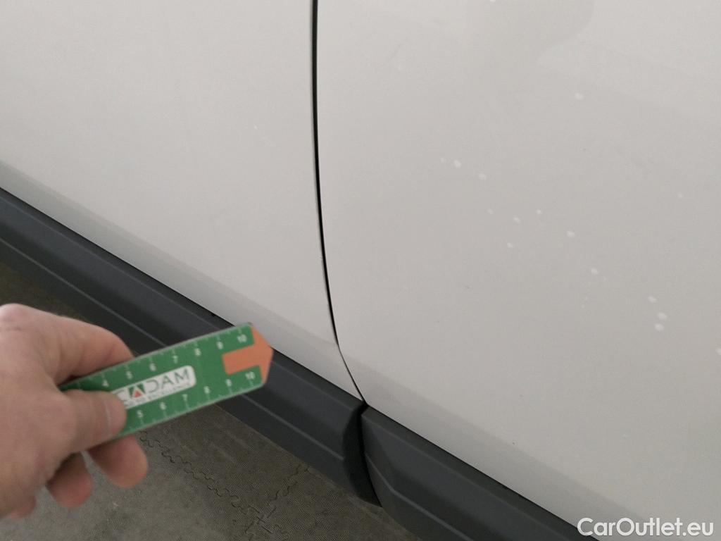  Peugeot  5008 PEUGEOT  / 2020 / 5P / todoterreno 1.2 PureTech 96KW S&S Active Pack EAT8 #16