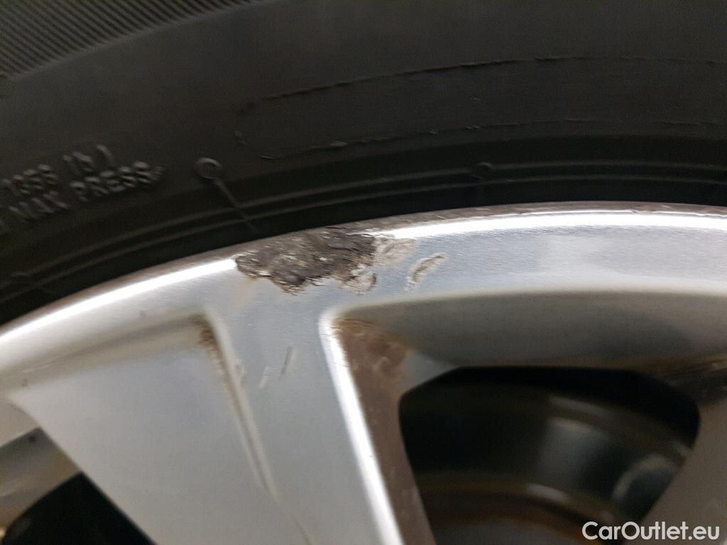  Peugeot  308 PEUGEOT  / 2017 / 5P / berlina con portón 5P Style BlueHDi 100 S&S 6 Vel. MAN #33