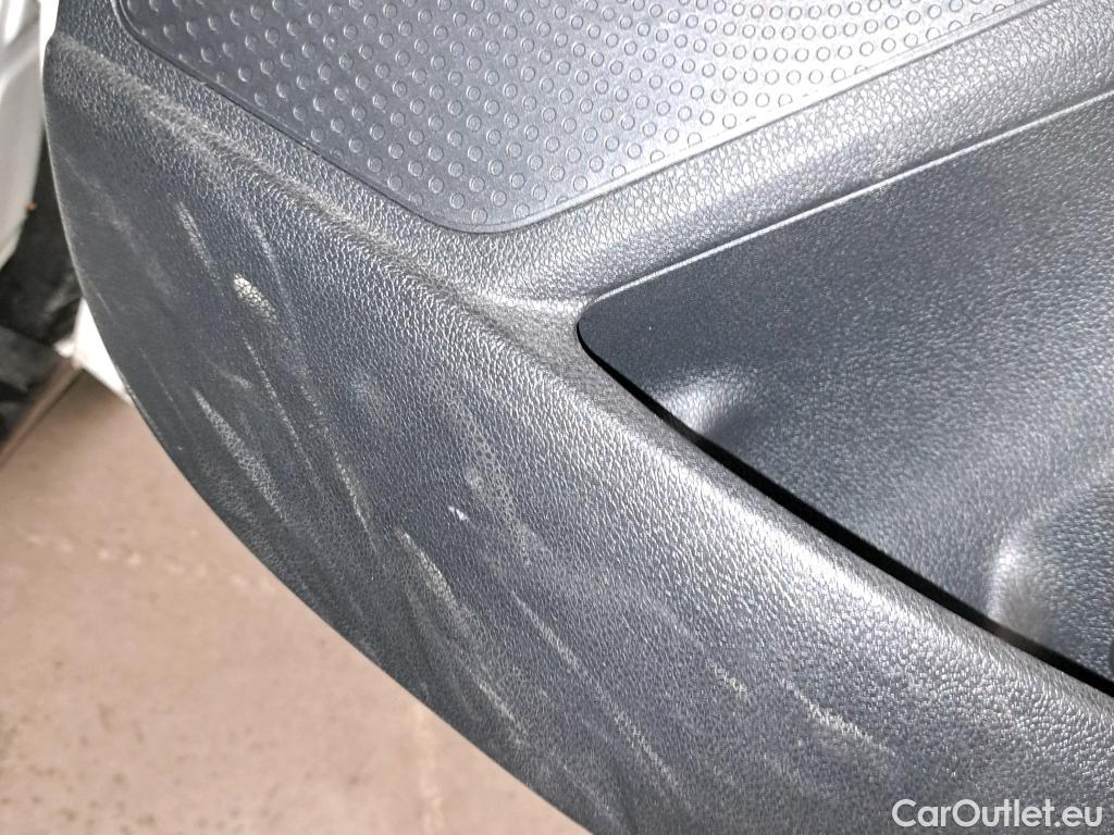  KIA  Niro KIA  Hïbrido Enchufable / 2016 / 5P / crossover 1.6 GDi Híbrido Enchufable 104kW Drive #40