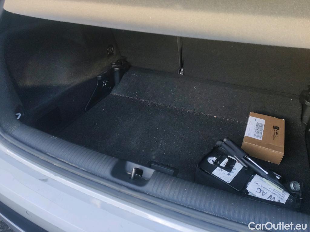  Audi  Q2 AUDI  / 2016 / 5P / todoterreno Design 30 TFSI 85kW (116CV) #9