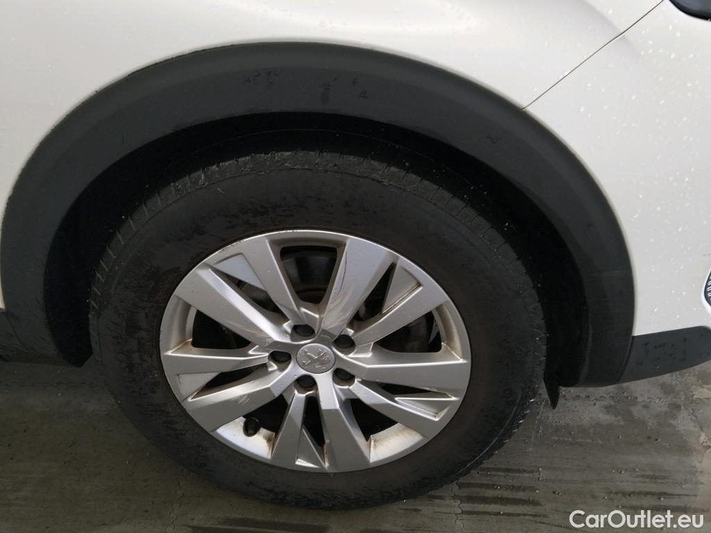  Peugeot  5008 PEUGEOT  / 2020 / 5P / todoterreno 1.2 PureTech 96KW S&S Active Pack EAT8 #7