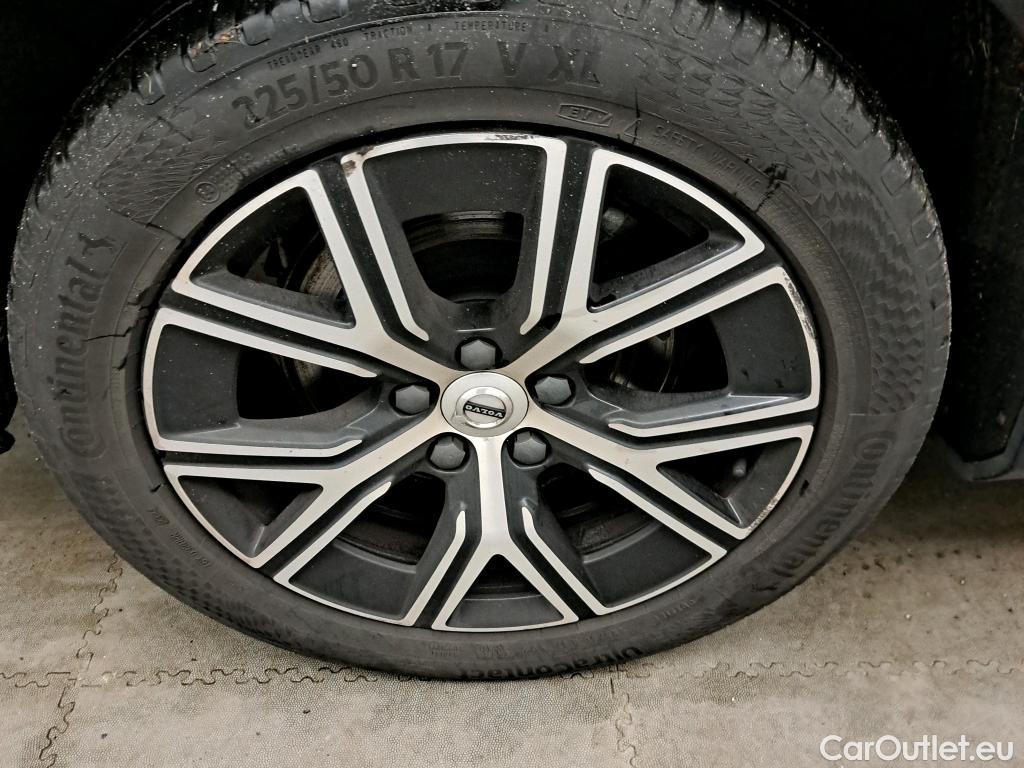  Volvo  V60 VOLVO  / 2018 / 5P / familiar 2.0 B3 (G) Essential Auto #9