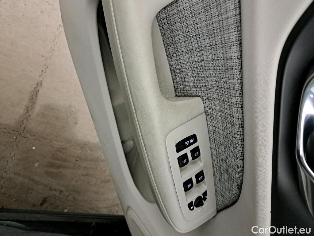  Volvo  V60 VOLVO  / 2018 / 5P / familiar 2.0 B3 (G) Essential Auto #14