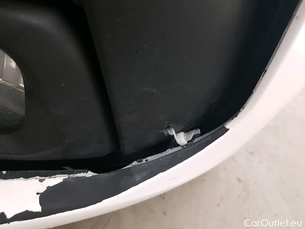  Peugeot  308 PEUGEOT  / 2017 / 5P / berlina con portón 5P Style BlueHDi 100 S&S 6 Vel. MAN #13