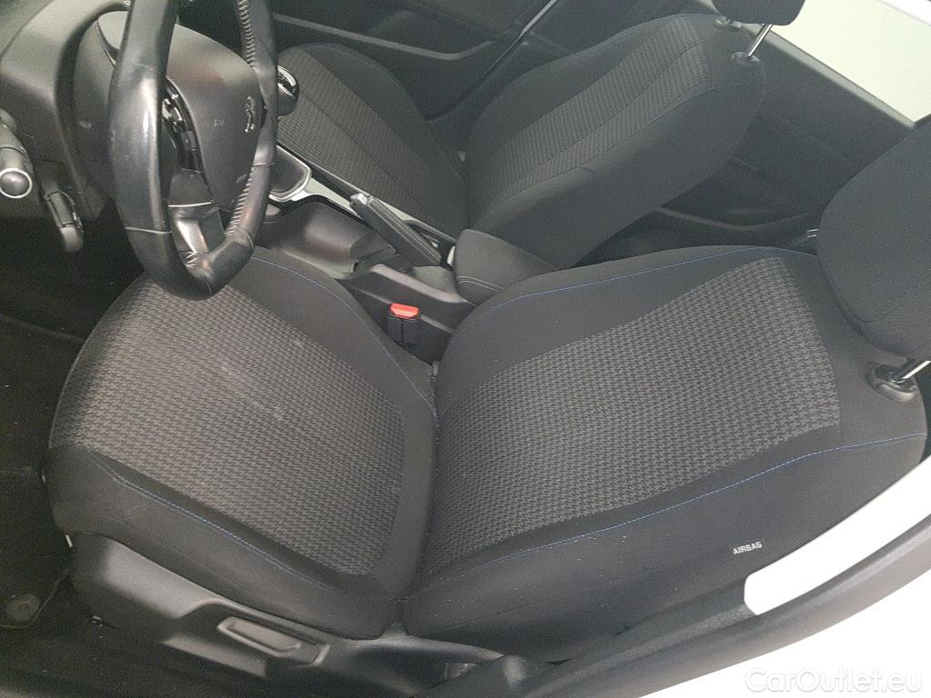  Peugeot  308 PEUGEOT  / 2017 / 5P / berlina con portón 5P Style BlueHDi 100 S&S 6 Vel. MAN #29