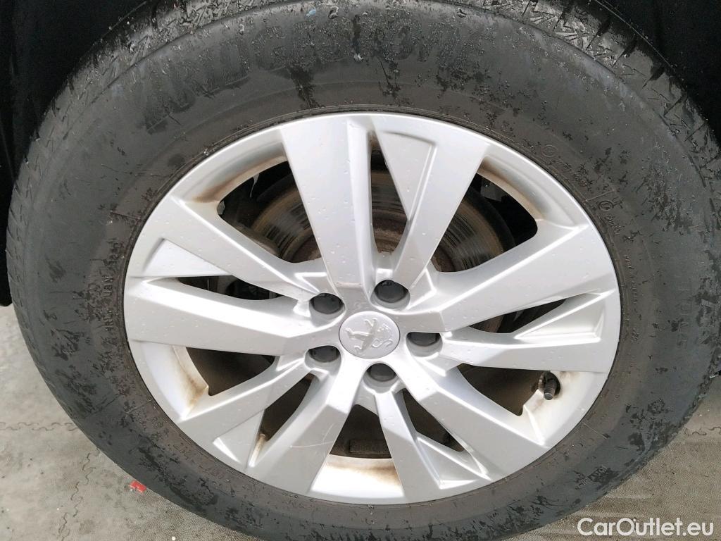  Peugeot  5008 PEUGEOT  / 2020 / 5P / todoterreno 1.2 PureTech 96KW S&S Active Pack EAT8 #23