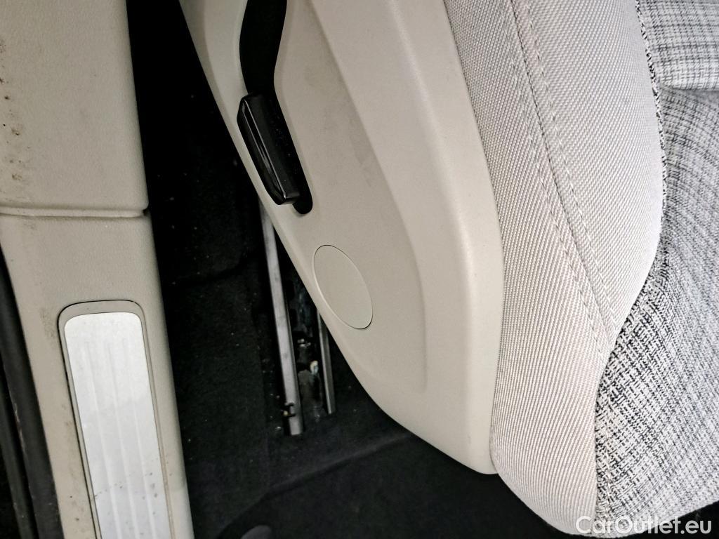  Volvo  V60 VOLVO  / 2018 / 5P / familiar 2.0 B3 (G) Essential Auto #20