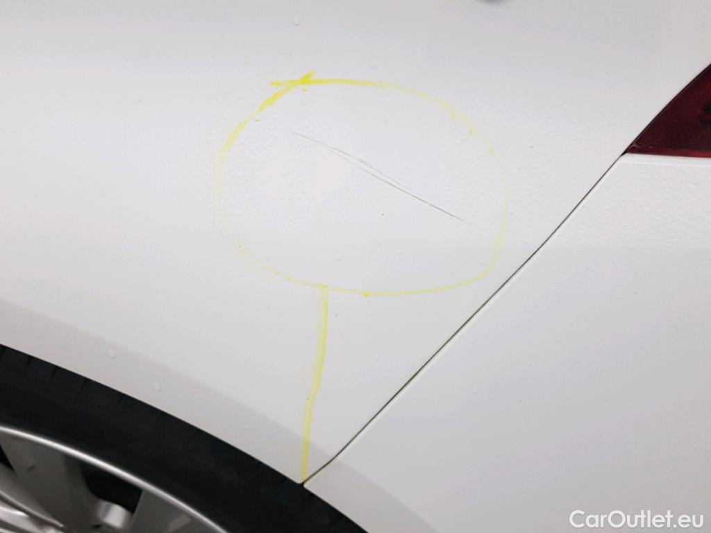  Peugeot  308 PEUGEOT  / 2017 / 5P / berlina con portón 5P Style BlueHDi 100 S&S 6 Vel. MAN #31