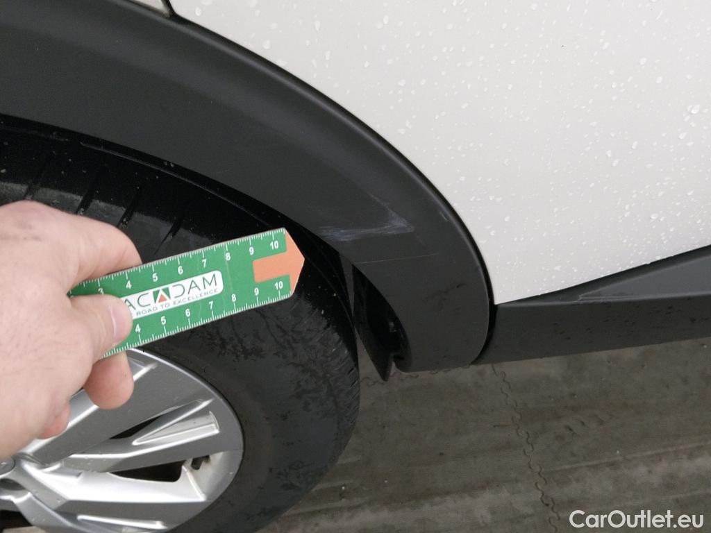  Peugeot  5008 PEUGEOT  / 2020 / 5P / todoterreno 1.2 PureTech 96KW S&S Active Pack EAT8 #18