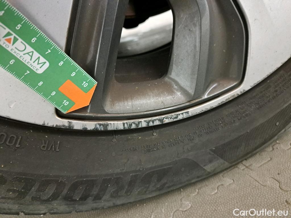  KIA  Niro KIA  Hïbrido Enchufable / 2016 / 5P / crossover 1.6 GDi Híbrido Enchufable 104kW Drive #23