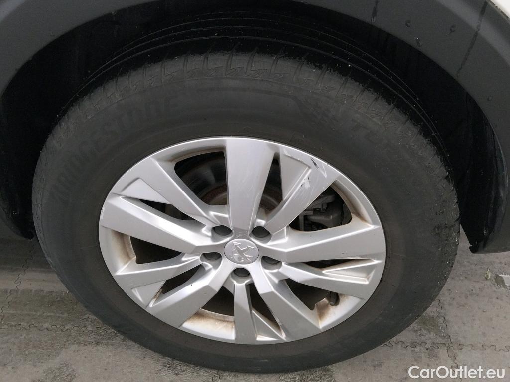  Peugeot  5008 PEUGEOT  / 2020 / 5P / todoterreno 1.2 PureTech 96KW S&S Active Pack EAT8 #5