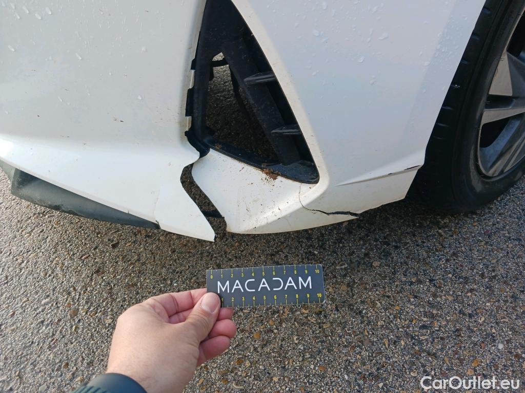  Hyundai  i20 HYUNDAI  / 2020 / 5P / berlina con portón 1.2 MPI SLX #2