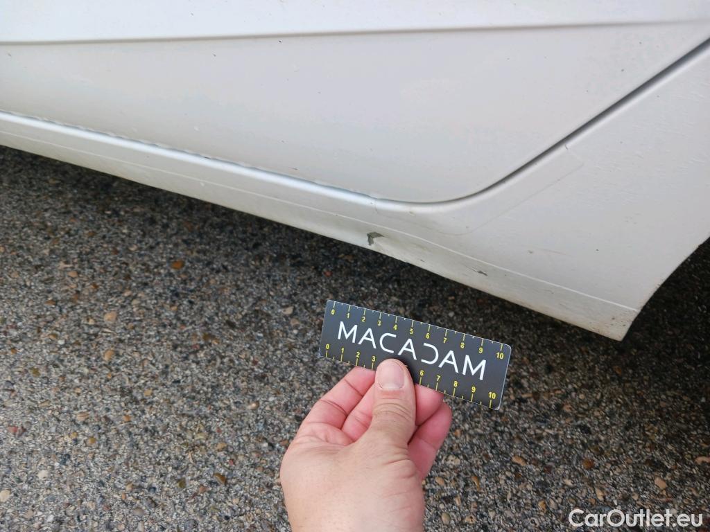  Hyundai  i20 HYUNDAI  / 2020 / 5P / berlina con portón 1.2 MPI SLX #17