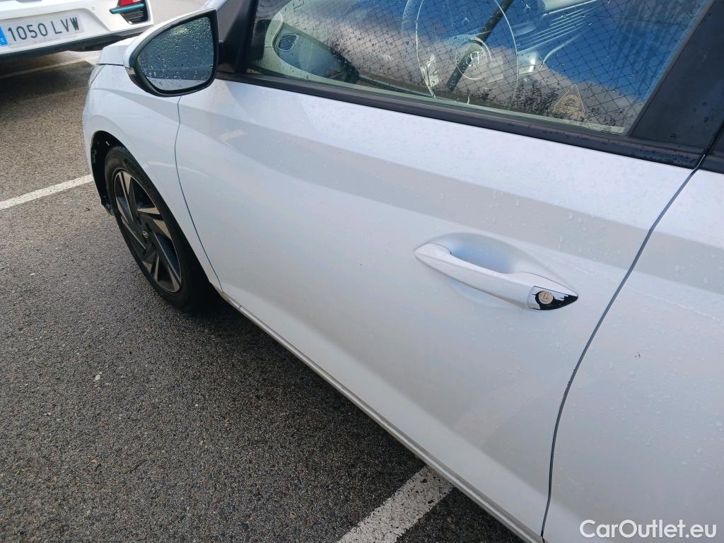  Hyundai  i20 HYUNDAI  / 2020 / 5P / berlina con portón 1.2 MPI SLX #27