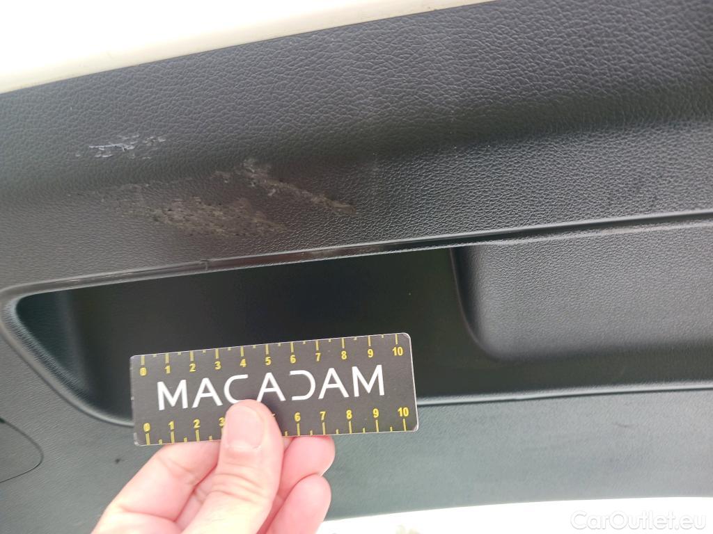  Hyundai  i20 HYUNDAI  / 2020 / 5P / berlina con portón 1.2 MPI SLX #34