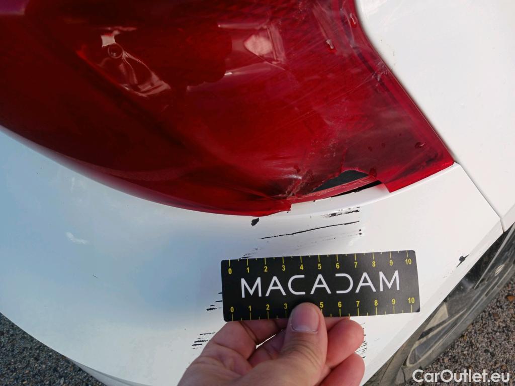  Hyundai  i20 HYUNDAI  / 2020 / 5P / berlina con portón 1.2 MPI SLX #9