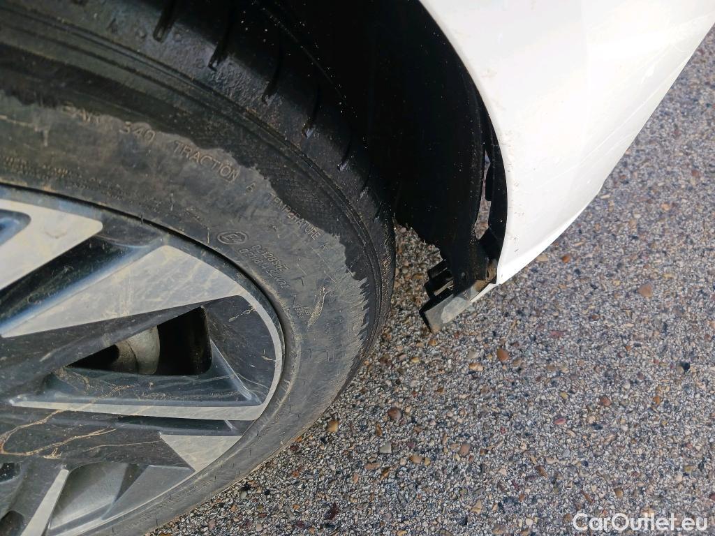  Hyundai  i20 HYUNDAI  / 2020 / 5P / berlina con portón 1.2 MPI SLX #12