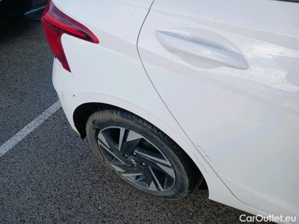  Hyundai  i20 HYUNDAI  / 2020 / 5P / berlina con portón 1.2 MPI SLX #25