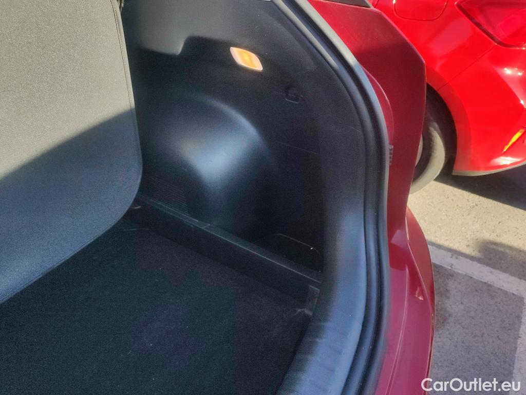  KIA  Niro KIA  / 2022 / 5P / crossover 1.6 GDi HEV 104kW (141CV) Drive #17