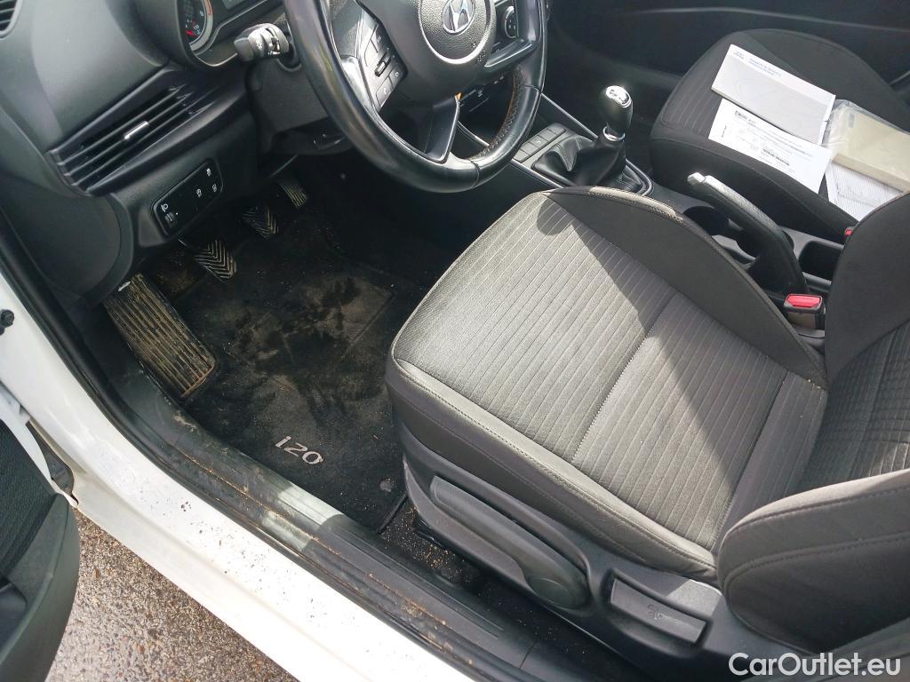  Hyundai  i20 HYUNDAI  / 2020 / 5P / berlina con portón 1.2 MPI SLX #23