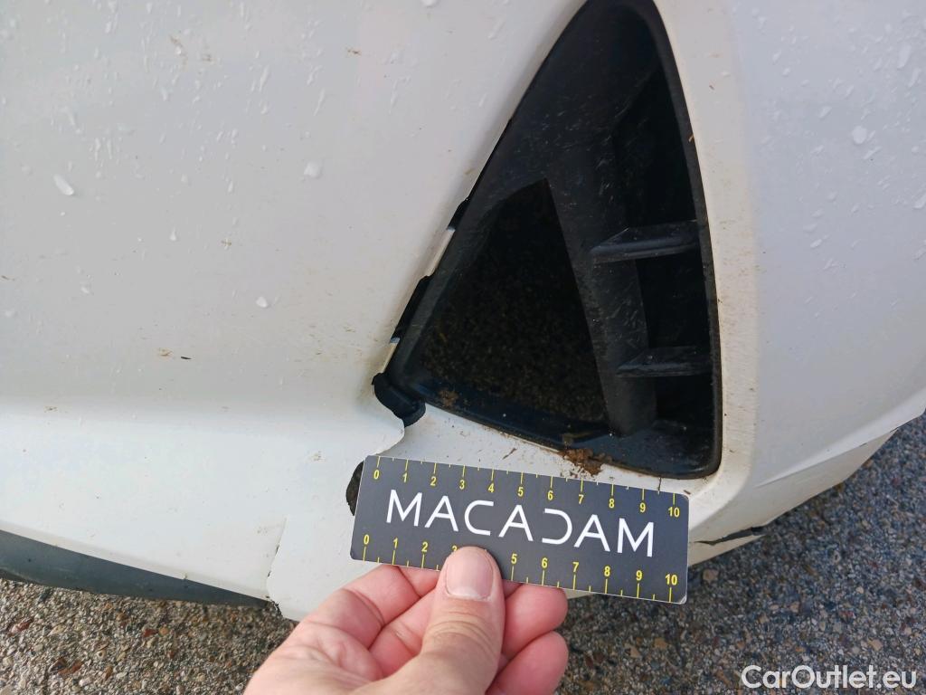  Hyundai  i20 HYUNDAI  / 2020 / 5P / berlina con portón 1.2 MPI SLX #7