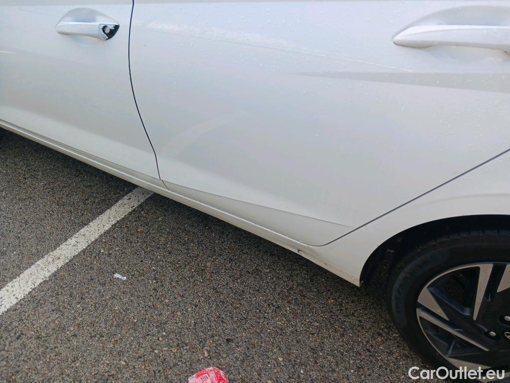  Hyundai  i20 HYUNDAI  / 2020 / 5P / berlina con portón 1.2 MPI SLX #16