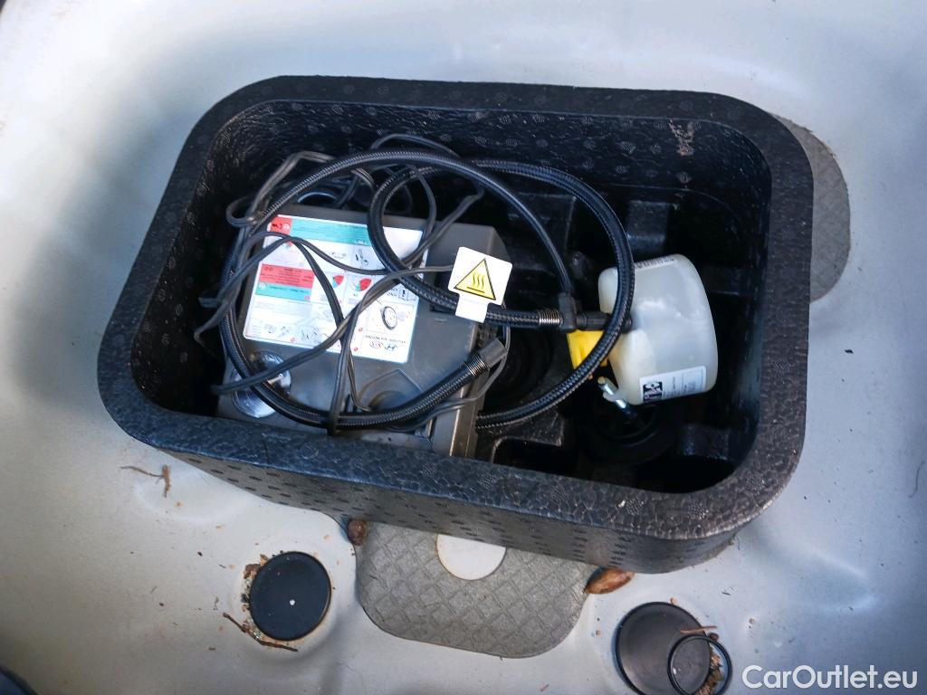  Hyundai  i20 HYUNDAI  / 2020 / 5P / berlina con portón 1.2 MPI SLX #18