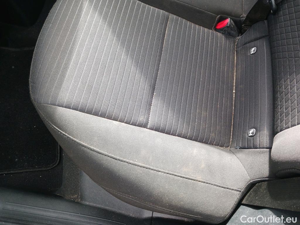  Hyundai  i20 HYUNDAI  / 2020 / 5P / berlina con portón 1.2 MPI SLX #22