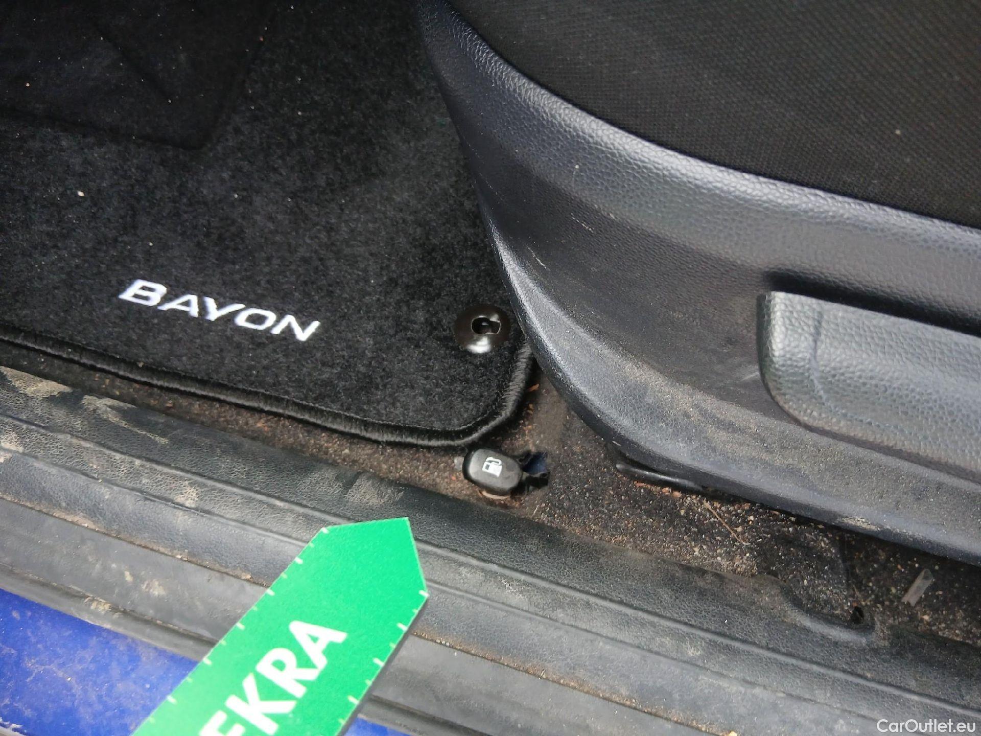  Hyundai  Bayon HYUNDAI  / 2021 / 5P / todoterreno 1.2 MPI Maxx #23