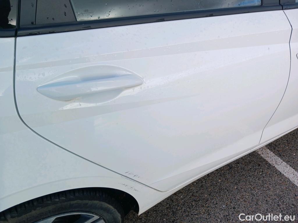  Hyundai  i20 HYUNDAI  / 2020 / 5P / berlina con portón 1.2 MPI SLX #35