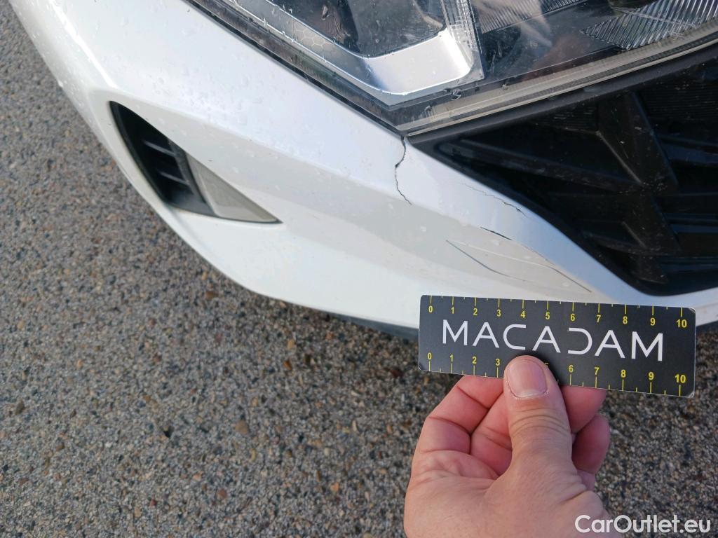  Hyundai  i20 HYUNDAI  / 2020 / 5P / berlina con portón 1.2 MPI SLX #3