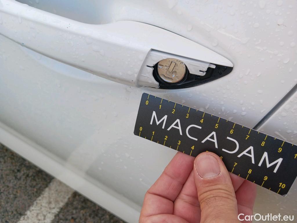  Hyundai  i20 HYUNDAI  / 2020 / 5P / berlina con portón 1.2 MPI SLX #38