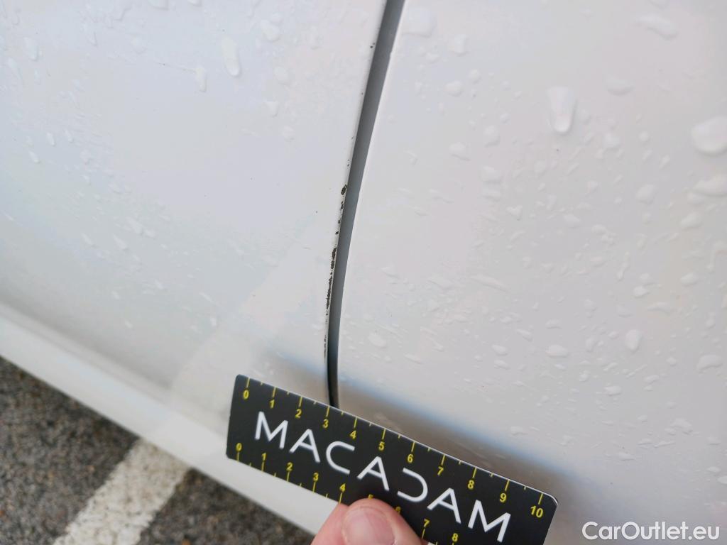  Hyundai  i20 HYUNDAI  / 2020 / 5P / berlina con portón 1.2 MPI SLX #28