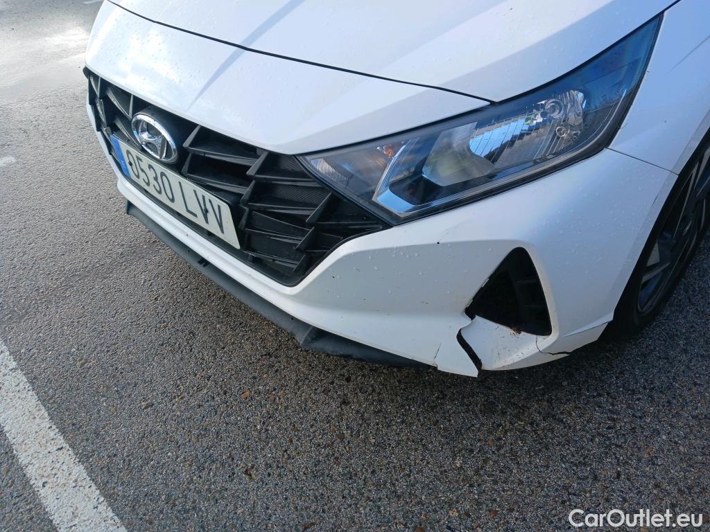  Hyundai  i20 HYUNDAI  / 2020 / 5P / berlina con portón 1.2 MPI SLX #1