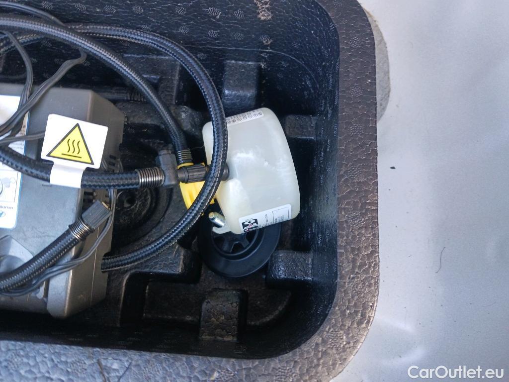  Hyundai  i20 HYUNDAI  / 2020 / 5P / berlina con portón 1.2 MPI SLX #19