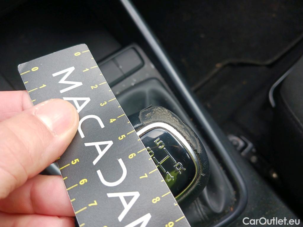  Hyundai  i20 HYUNDAI  / 2020 / 5P / berlina con portón 1.2 MPI SLX #5