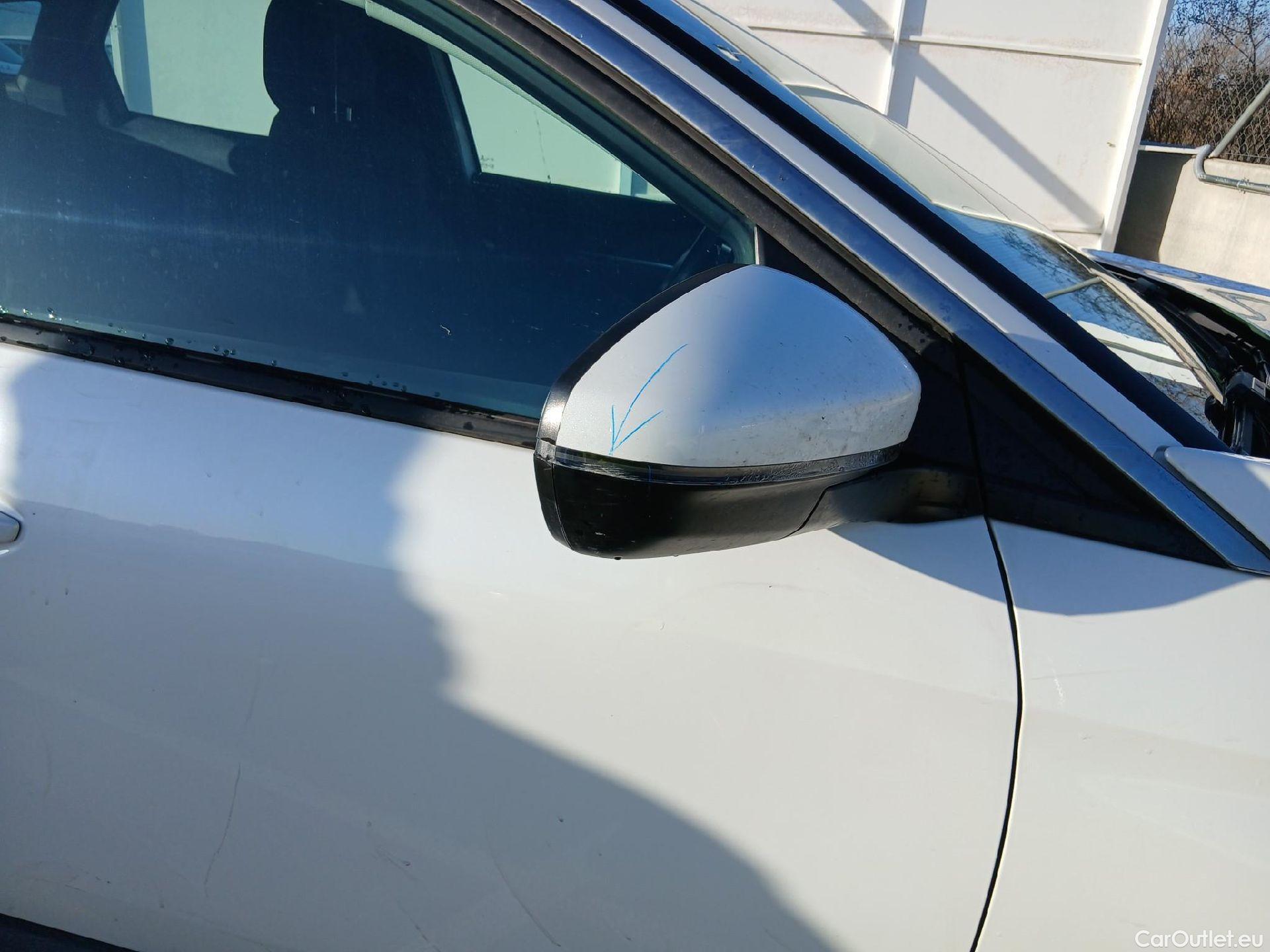  Peugeot  3008 PEUGEOT  / 2020 / 5P / todoterreno 1.2 PureTech 96KW S&S Active Pack EAT8 #33