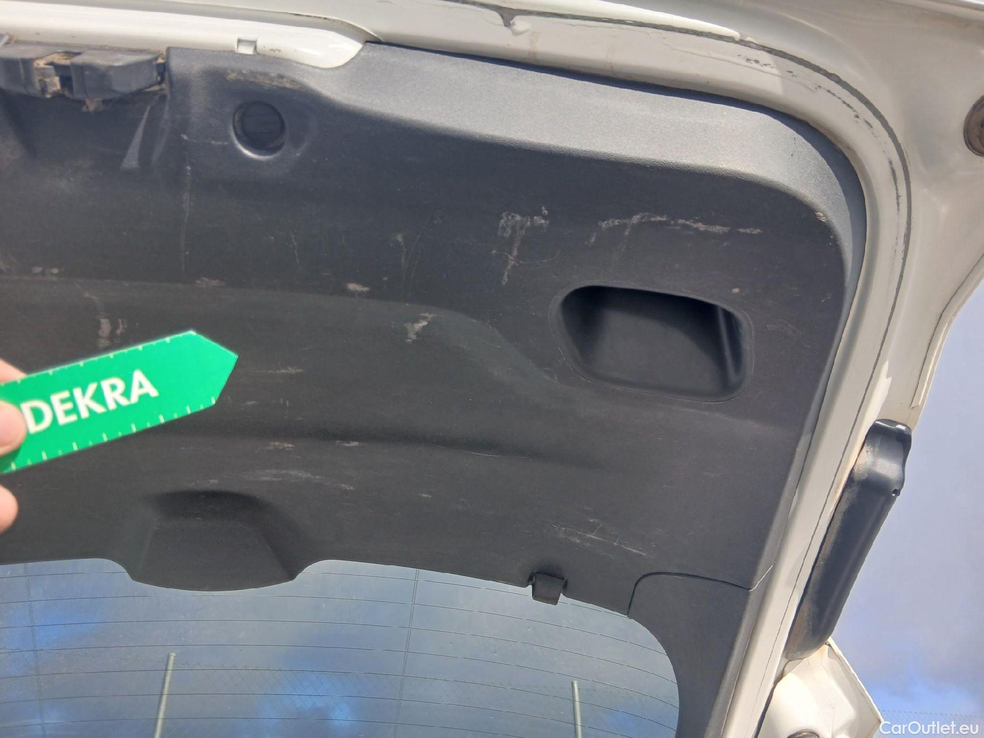  Peugeot  2008 PEUGEOT  / 2016 / 5P / todoterreno Signature BlueHDi 100 S&S 5 Vel. MAN #5