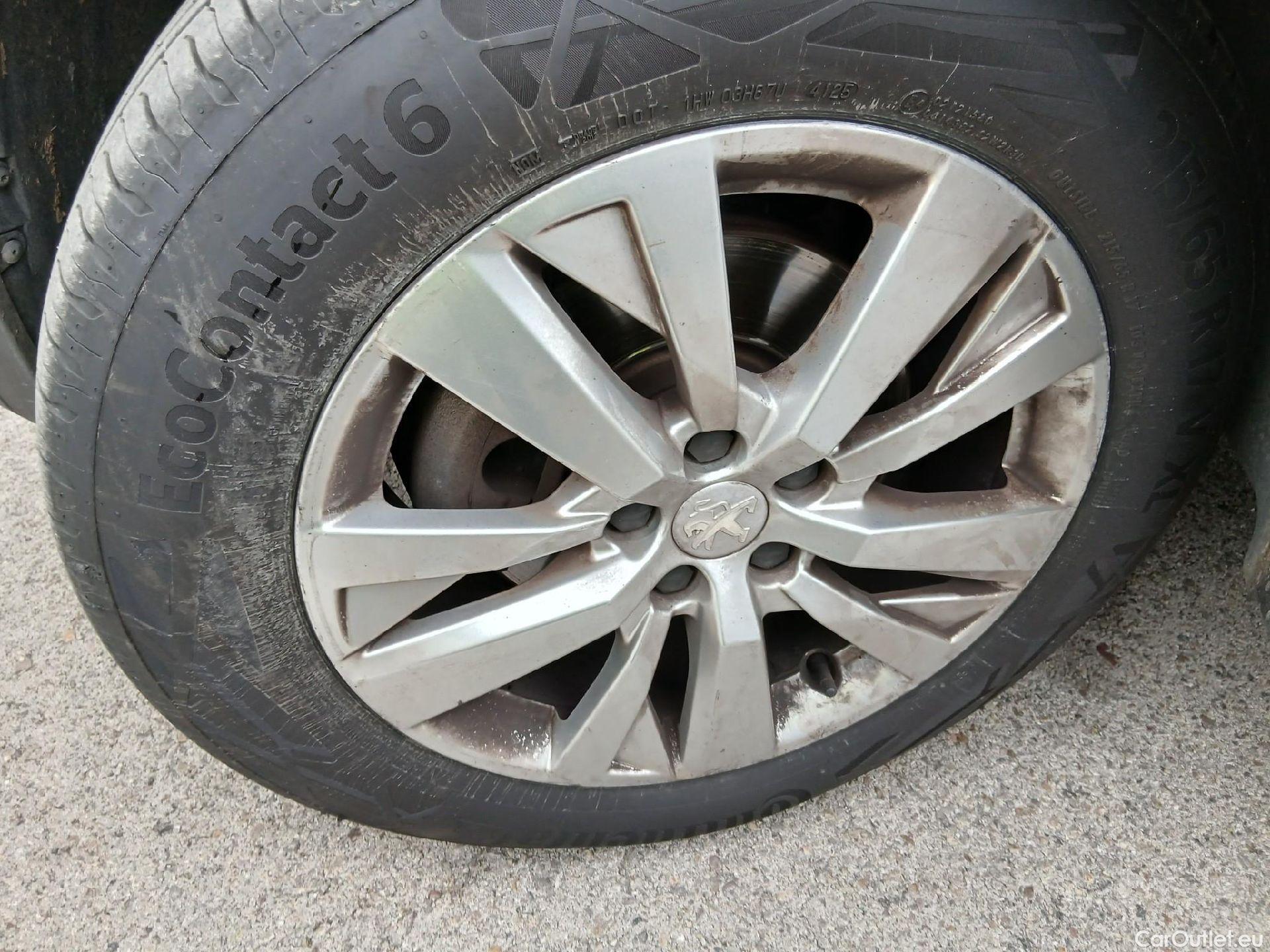  Peugeot  3008 PEUGEOT  / 2016 / 5P / todoterreno 1.5 BlueHDi 96kW (130CV) S&S Active (AC) #6