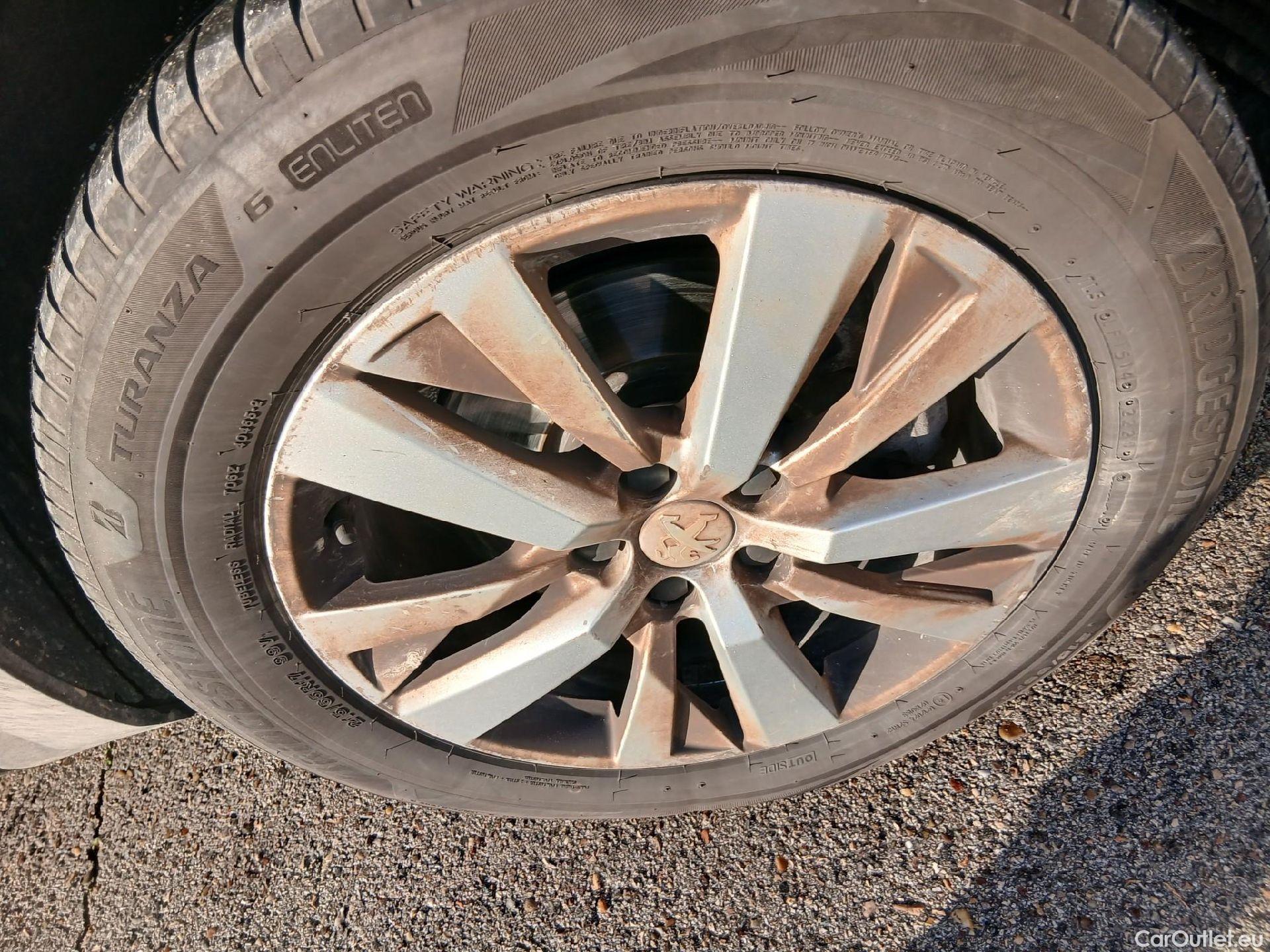  Peugeot  3008 PEUGEOT  / 2020 / 5P / todoterreno 1.2 PureTech 96KW S&S Active Pack EAT8 #16