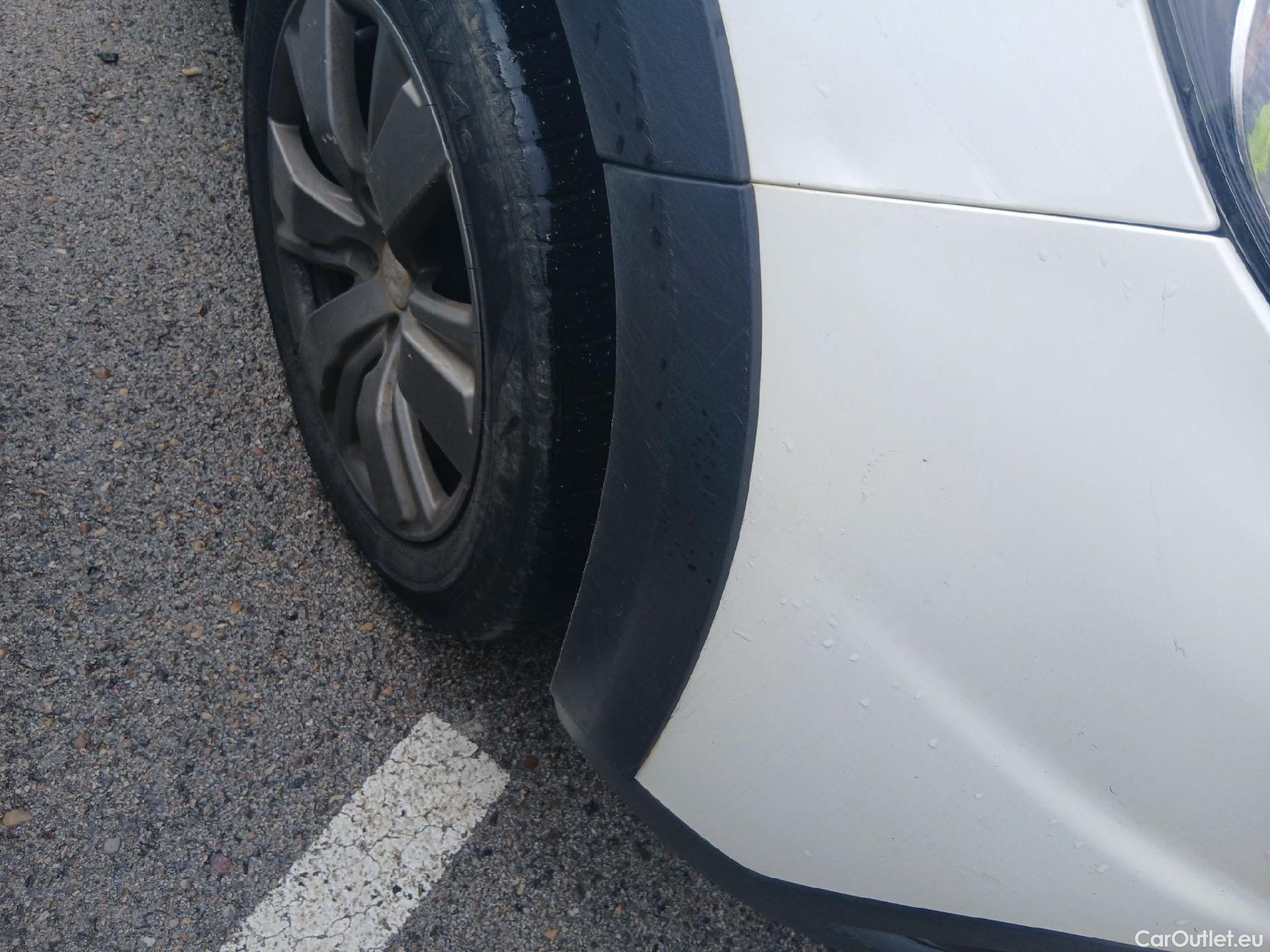  Peugeot  2008 PEUGEOT  / 2016 / 5P / todoterreno Signature BlueHDi 100 S&S 5 Vel. MAN #19