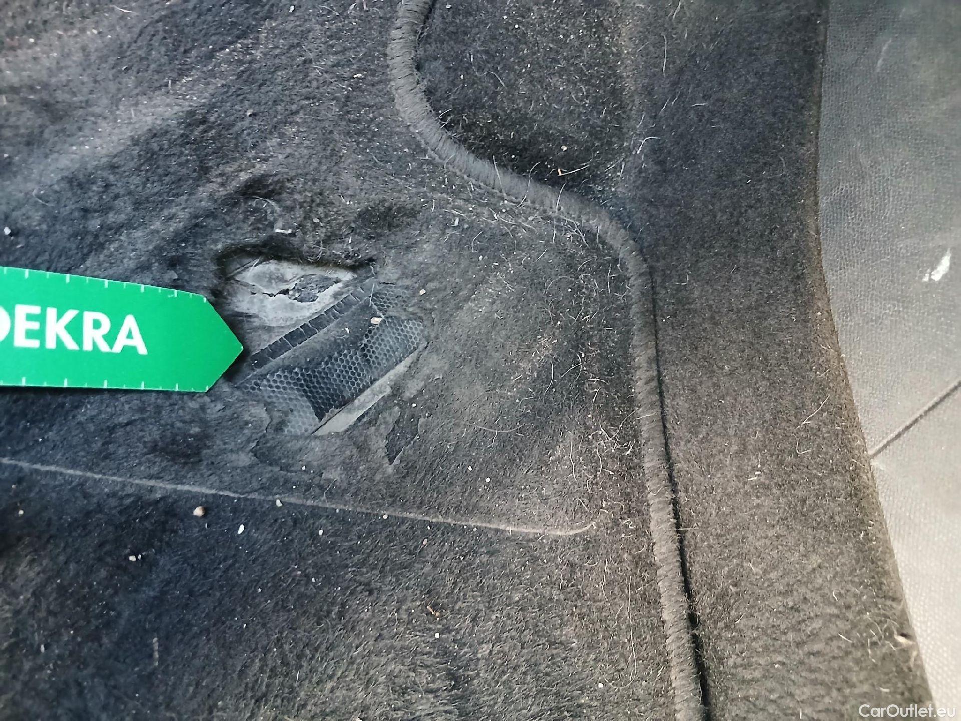  Peugeot  3008 PEUGEOT  / 2020 / 5P / todoterreno 1.2 PureTech 96KW S&S Active Pack EAT8 #6