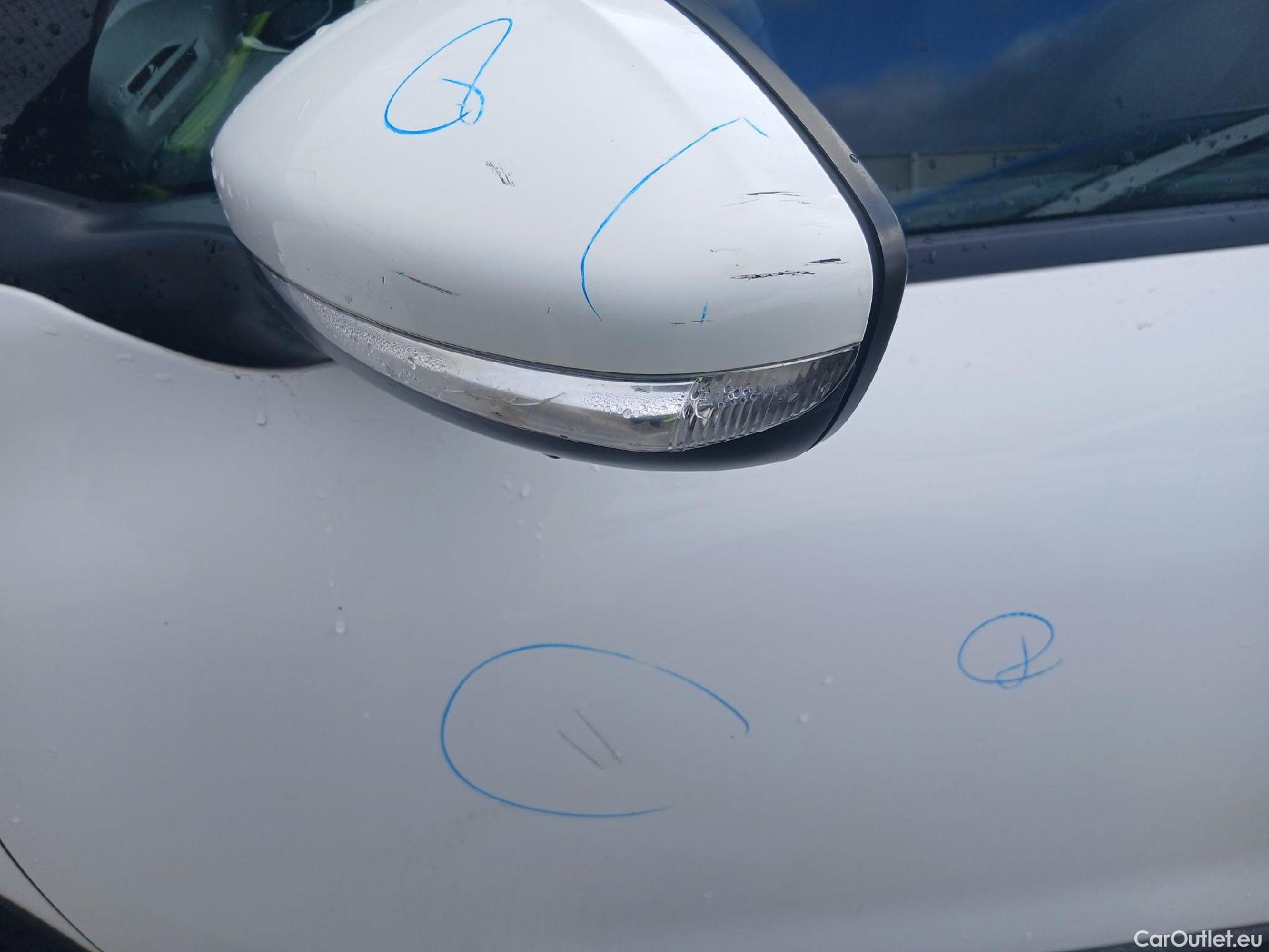  Peugeot  2008 PEUGEOT  / 2016 / 5P / todoterreno Signature BlueHDi 100 S&S 5 Vel. MAN #35