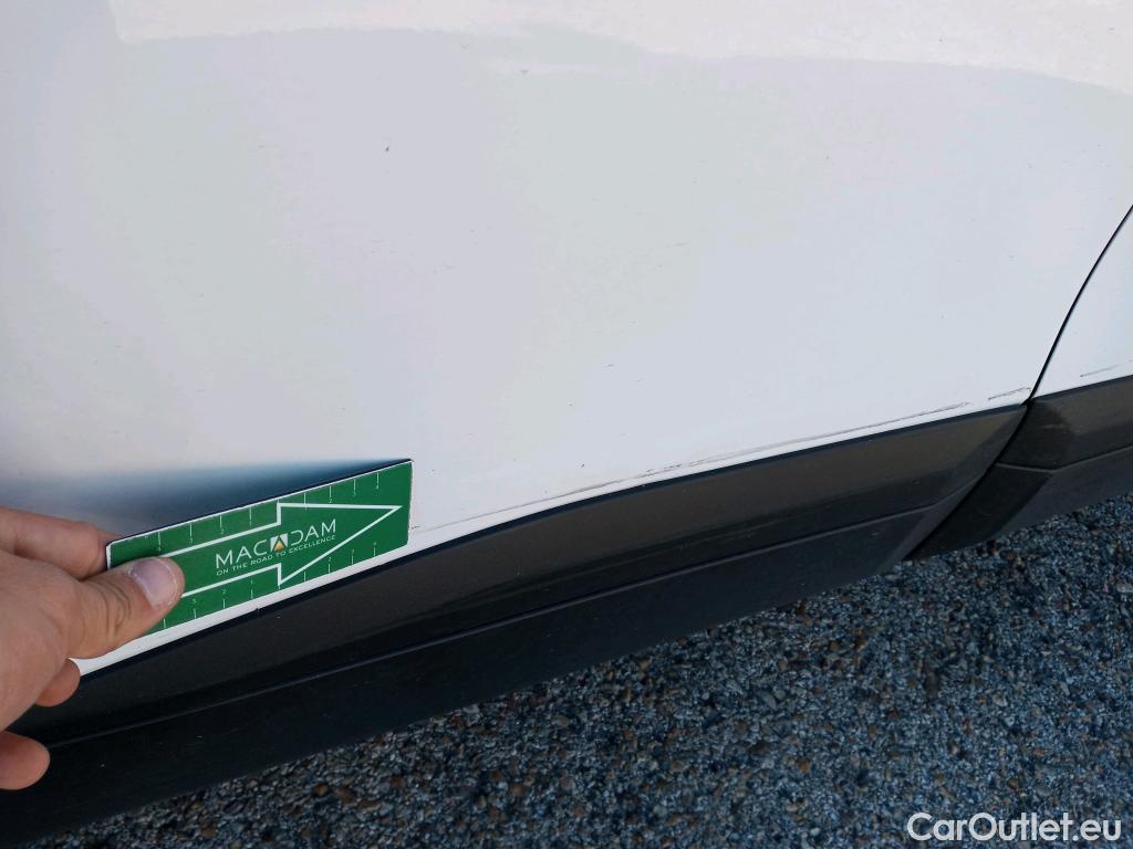  Peugeot  2008 PEUGEOT  / 2019 / 5P / todoterreno Active Pack BlueHDI 81kW (110CV) #15